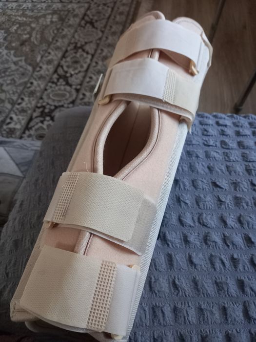 наколенник фиксатор послеоперационный VARITEKS.