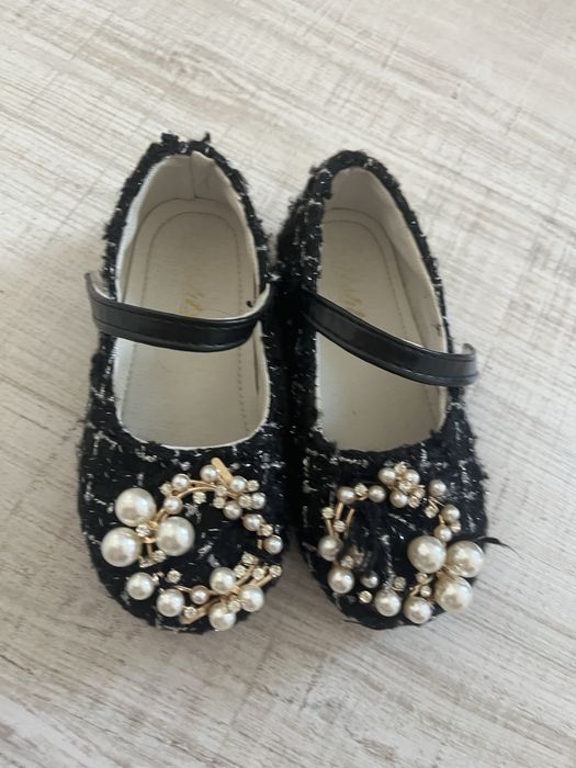 Токчета, salzarra обувки и тип стъклена пантофка