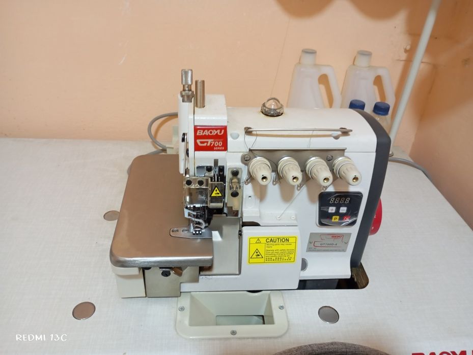 Baoyu . 700. Tikuv mashinasi