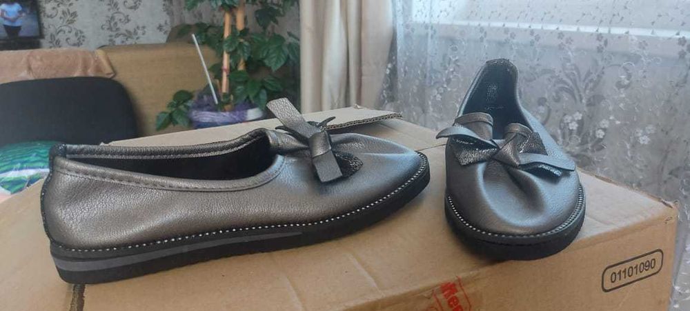 Срочно продам  новые туфли