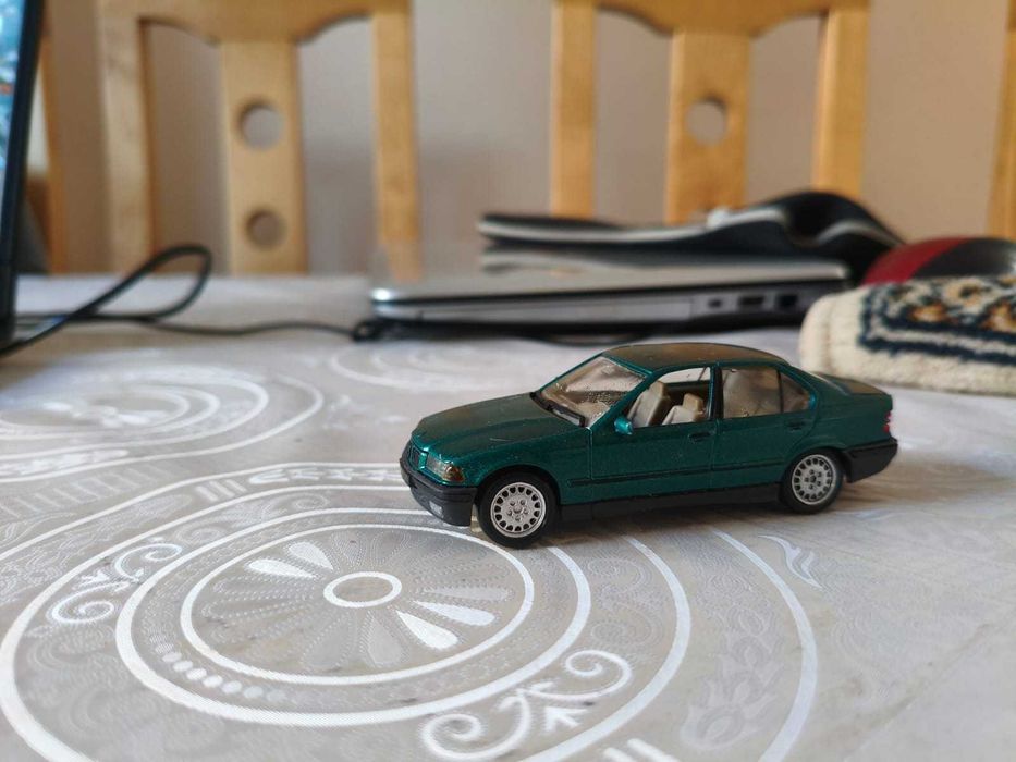 Продам модель 1 43 BMW  Solido седан e36