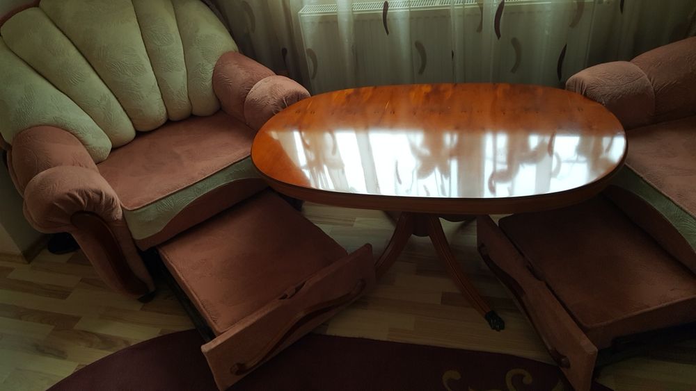 Vand ,canapea extensibilă 2locuri si 2 fotolii
