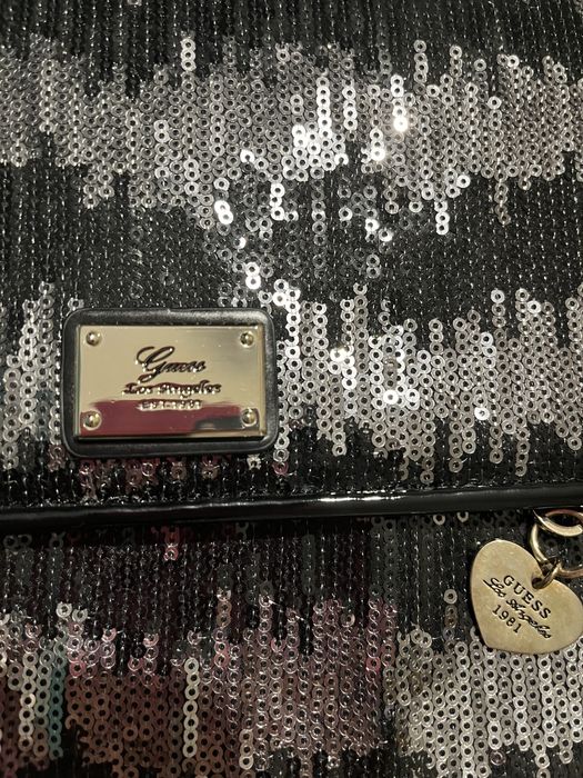 Чанта на Guess..