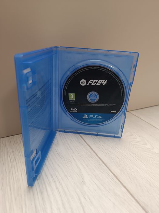 FC 24  перфектно състояние е диска ЗА PS4 Става и за PS5