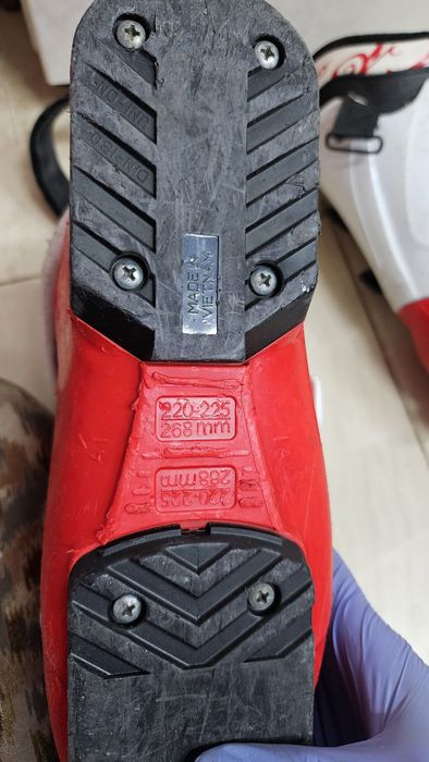 Продам лыжные ботинки детские