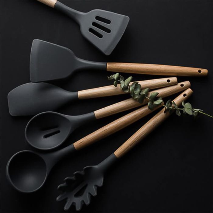 Силиконови прибори за готвене с дървени дръжки