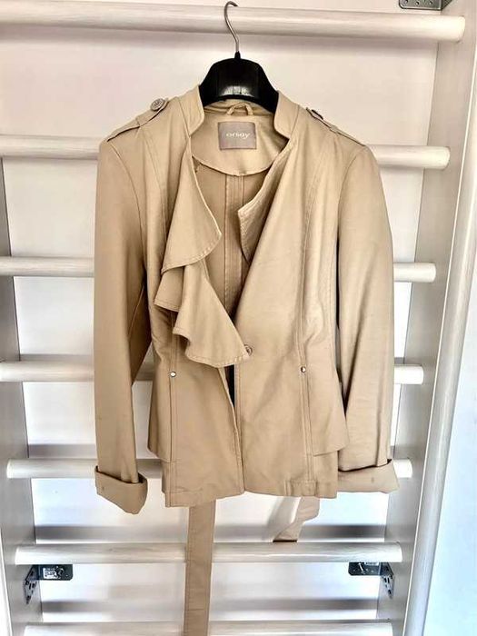 Geaca/sacou primavara bej, cambrat, cu cordon