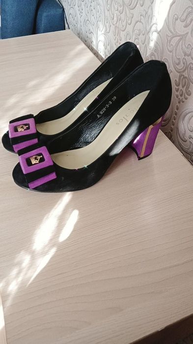 Продам женские туфли