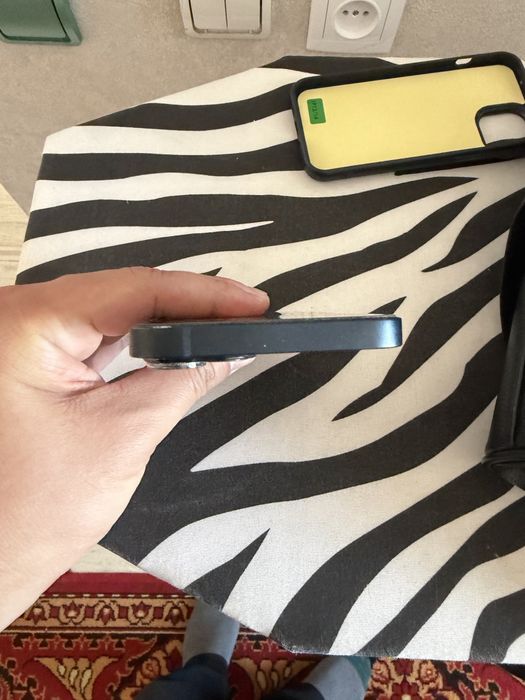 Продам Айфон 13 128гб