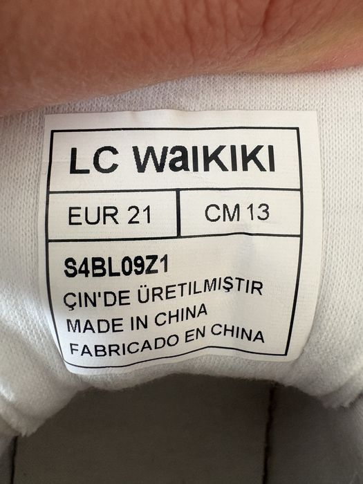 Два броя детски обувки LC WAIKIKI