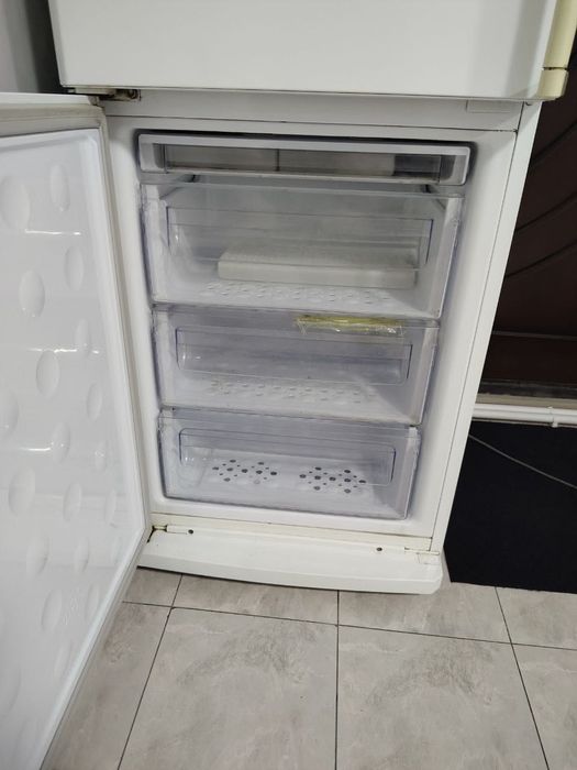 Продаю холодильник Samsung