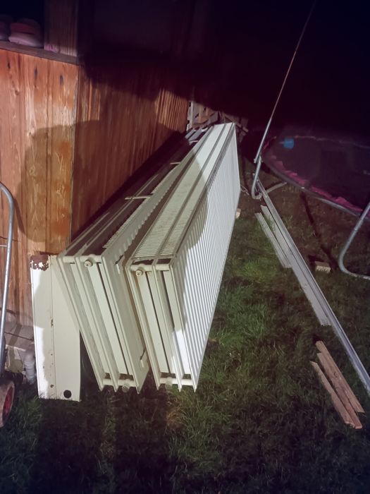 Vând 2 calorifere mari