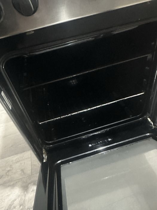 Продам газ плиту indesit