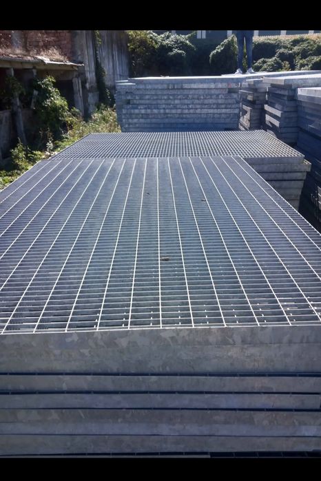Trepte metalice și grătare galvanizate la diferite dimensiuni debitam
