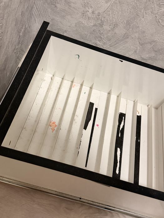 Маникюрный стол с лампой