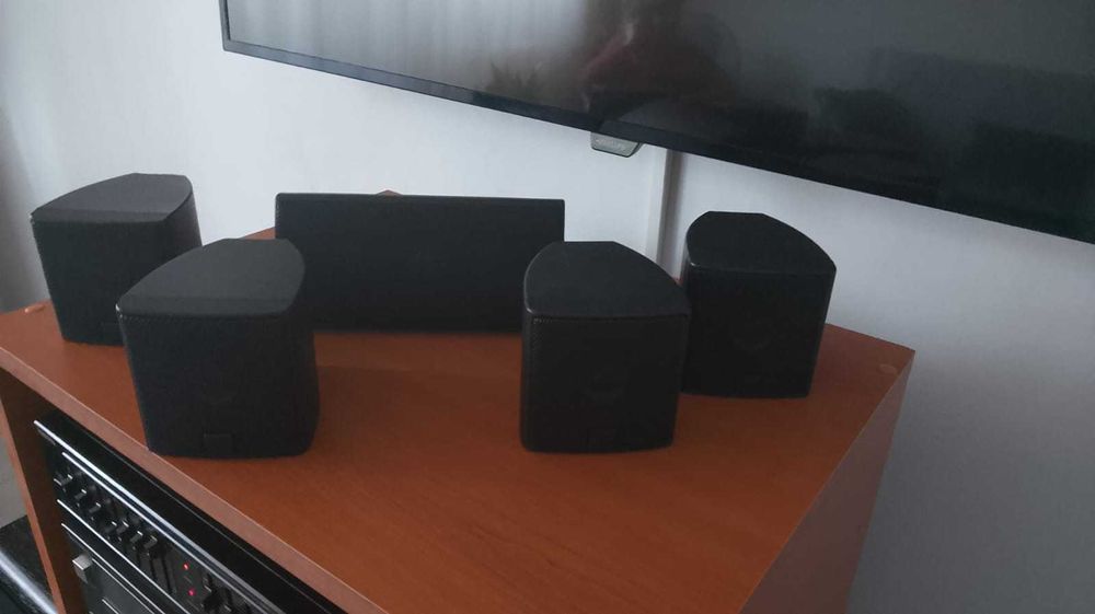 sistem Canton,4sateliti și un centr