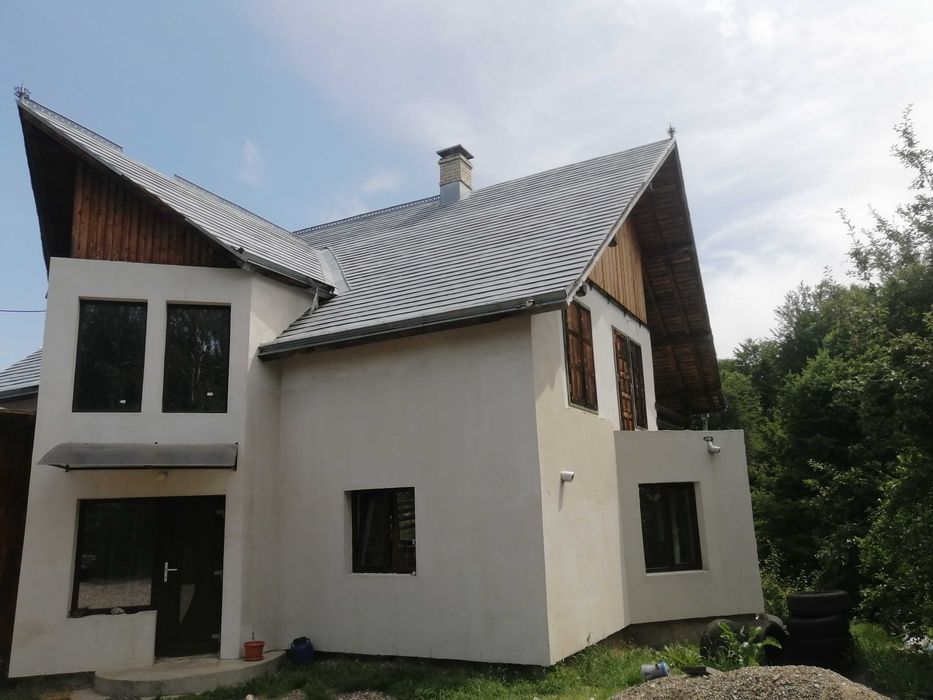 Vand casa - loc. Varfu dealului jud. Suceava