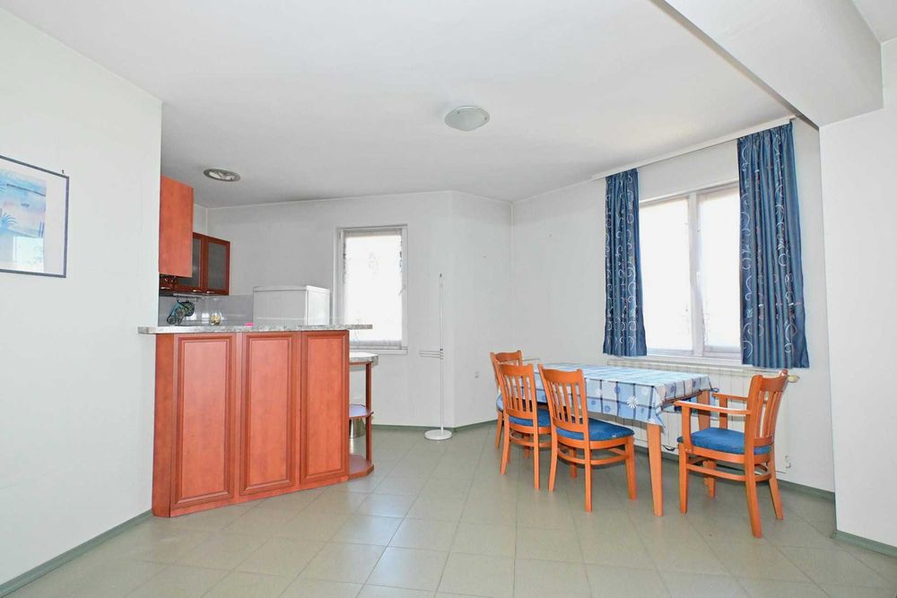 Тристаен тухлен апартамент с гараж в гр. Перник, кв. Димова махала