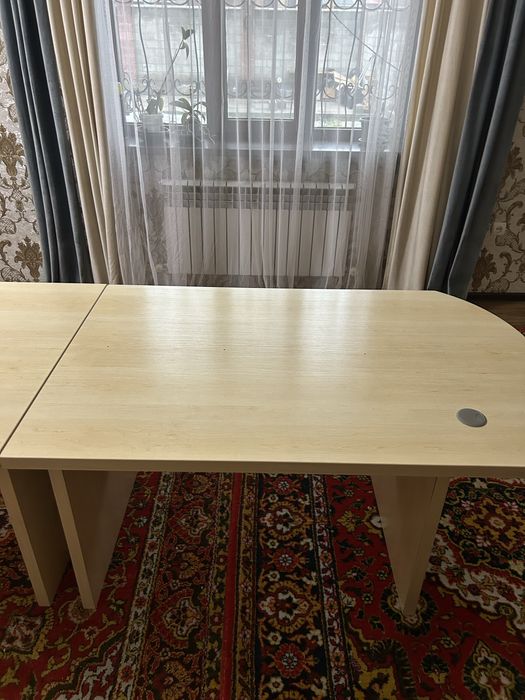 Офисный стол в отличном состояний