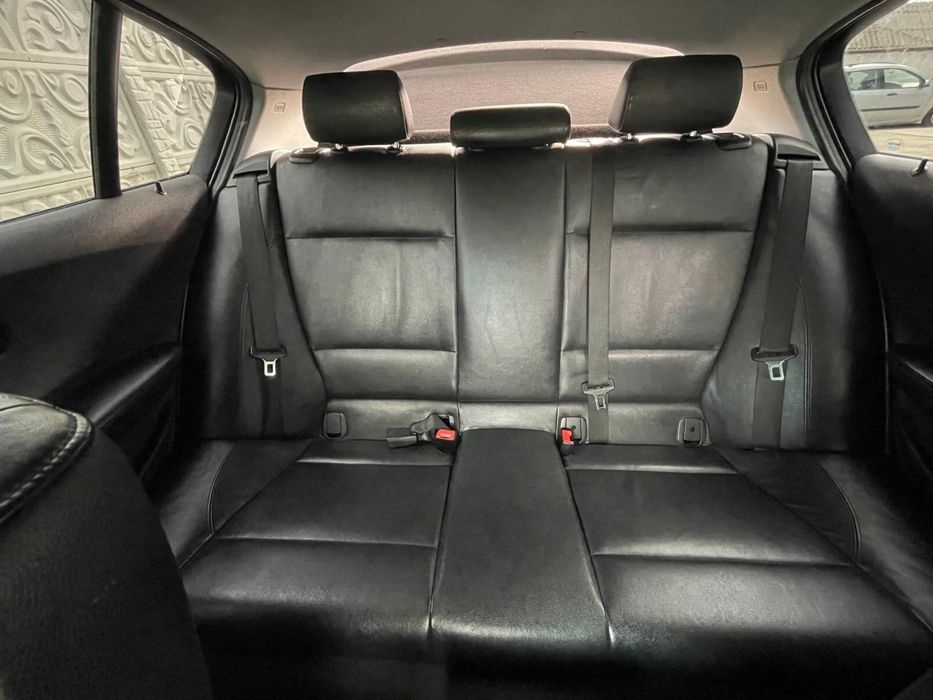 BMW-Seria 1 E87 Cel cu distributia in fata