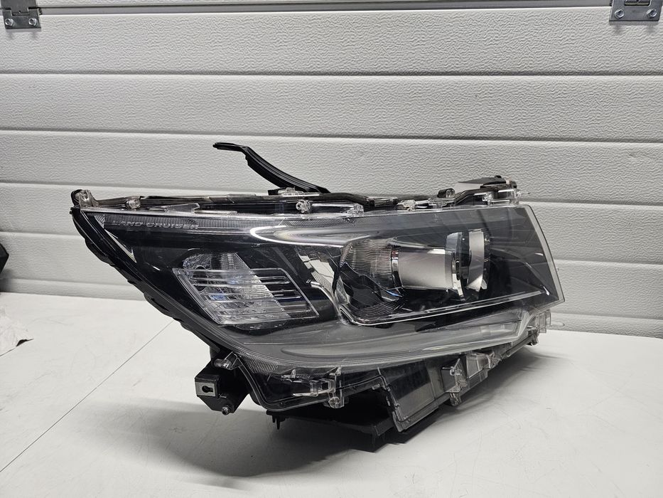 Far dreapta cu Led Toyota Land Cruiser J150
