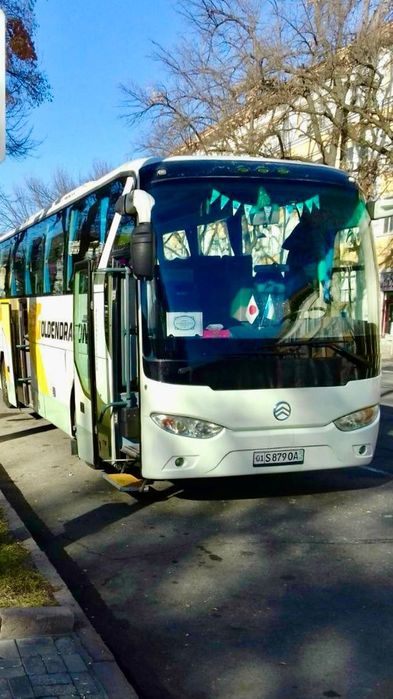 Автобус марки Golden Dragon