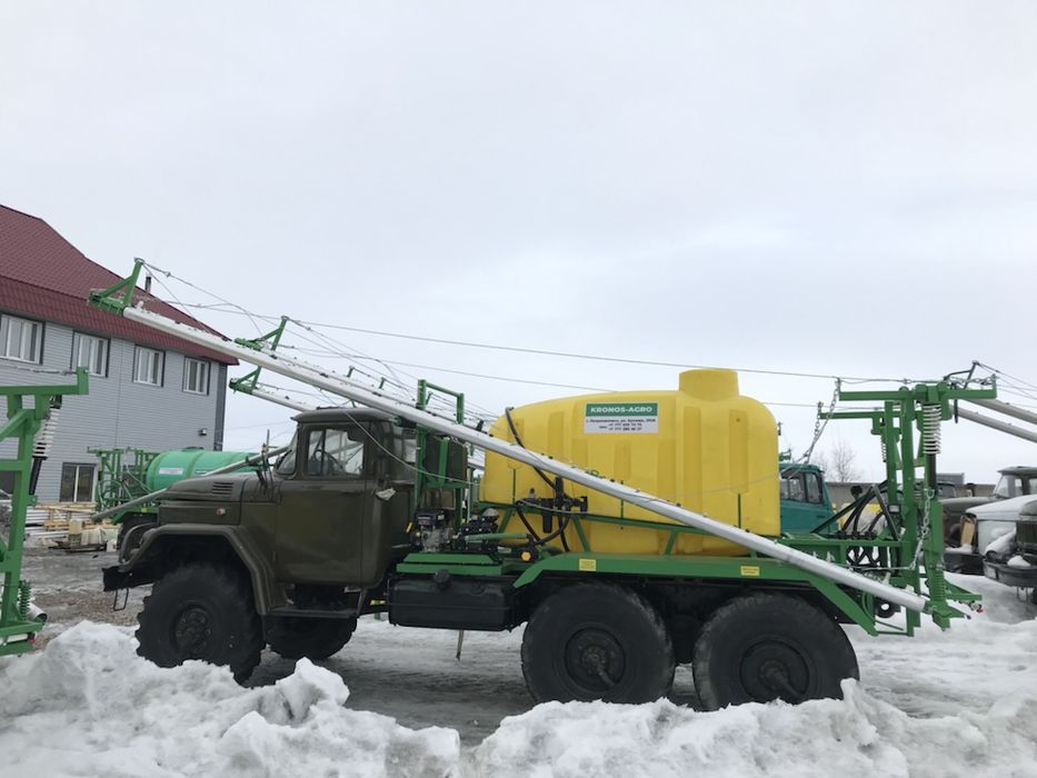 опрыскиватель Кронос на базе Зил 131