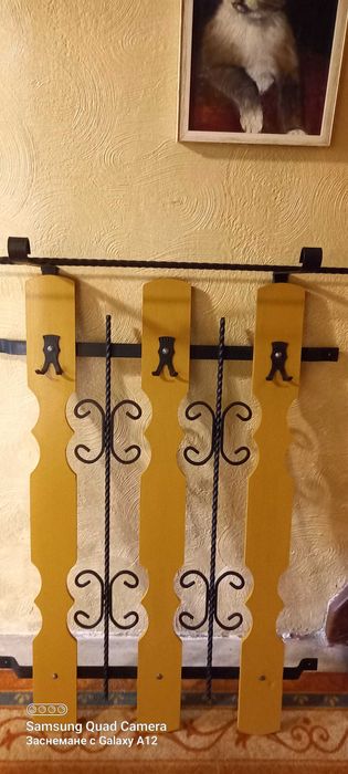 Стенна закачалка-дърво и ковано желязо