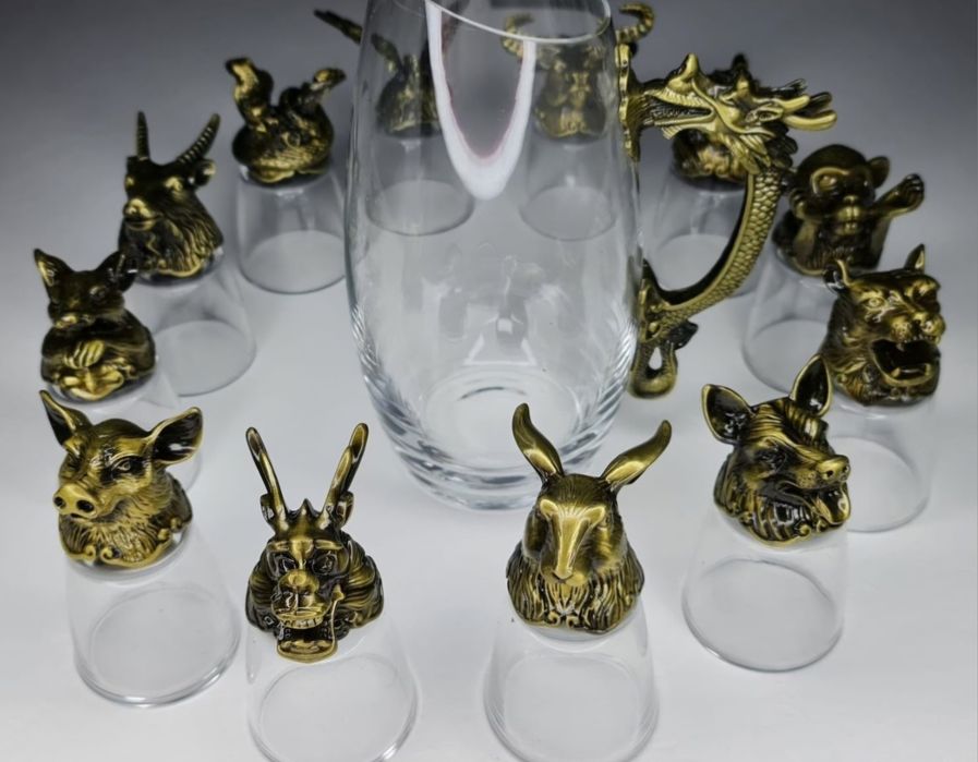 Рюмки с графином в подарочном кейсе