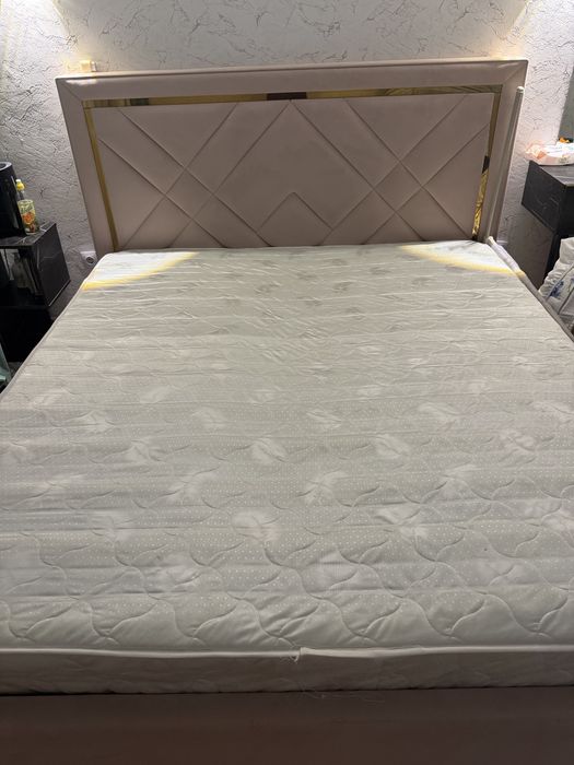 Продам Матрас 180/200