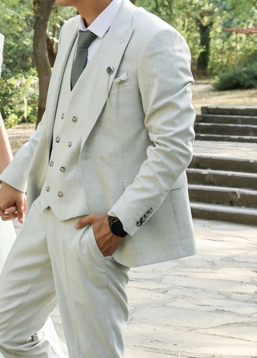 Мъжки костюм……….