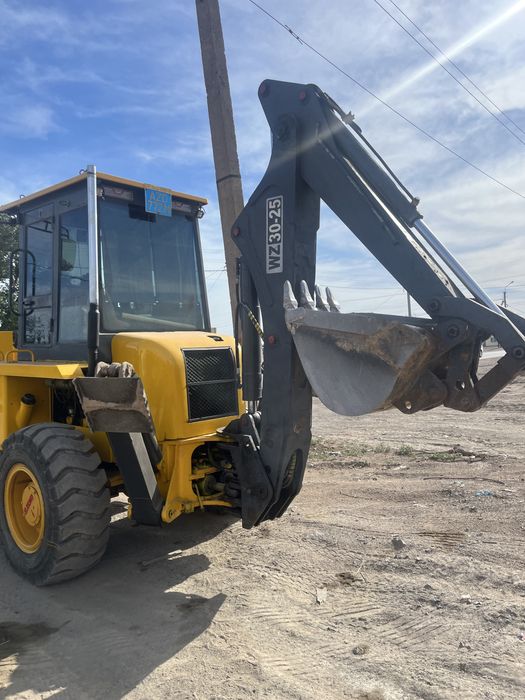 Услуга эксковатора - погрузчик 3в1 , петушок трактор