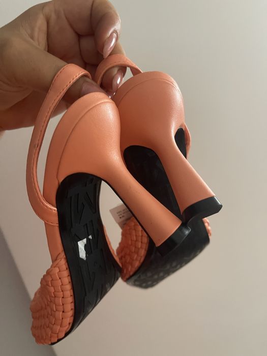 Saboti Mango, marimile 37 si 38