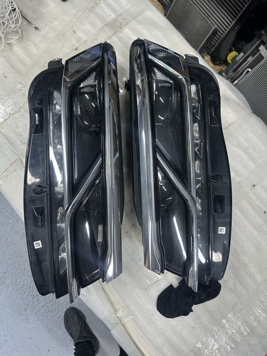 Faruri stânga dreapta vw touareg 3.