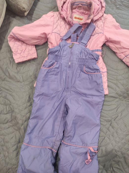 Продам демисезонный комбинезон для девочки