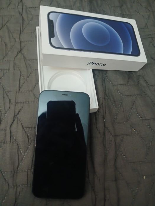 Продам срочно айфон 12