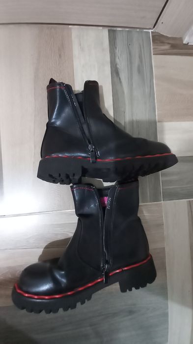 Продам демисезоные сапоги для девочек