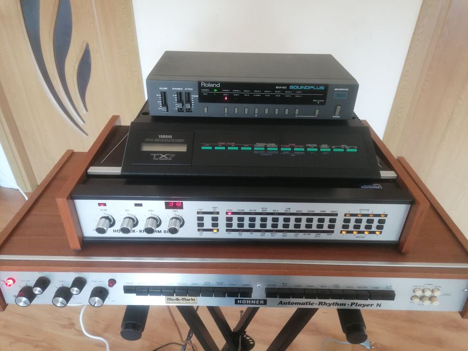 Hohner XE9 Yamaha AW16G Roland EM101 Hohner rhythm 80