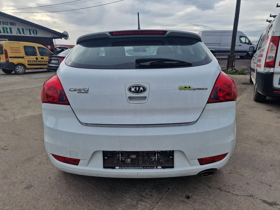 Dezmembram Kia Ceed 2011 1.4 benzina