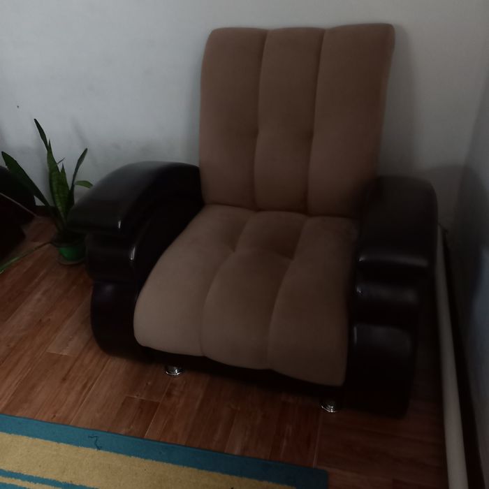 Диван с двумя креслами