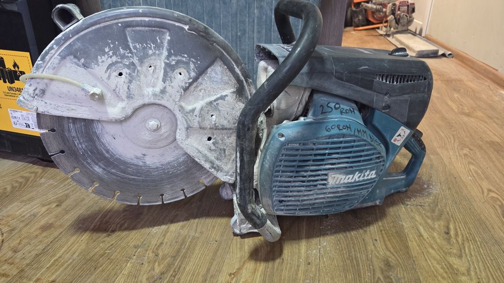 Inchiriem sistem taiere placi ceramice mari / gresie, inchirieri scule