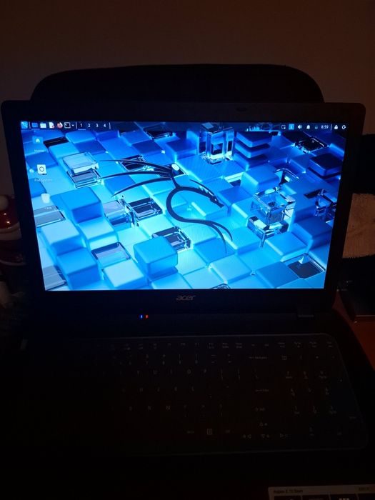Laptop Acer Aspire E15 Start, 500GHDD, 4GRAM, impecabil