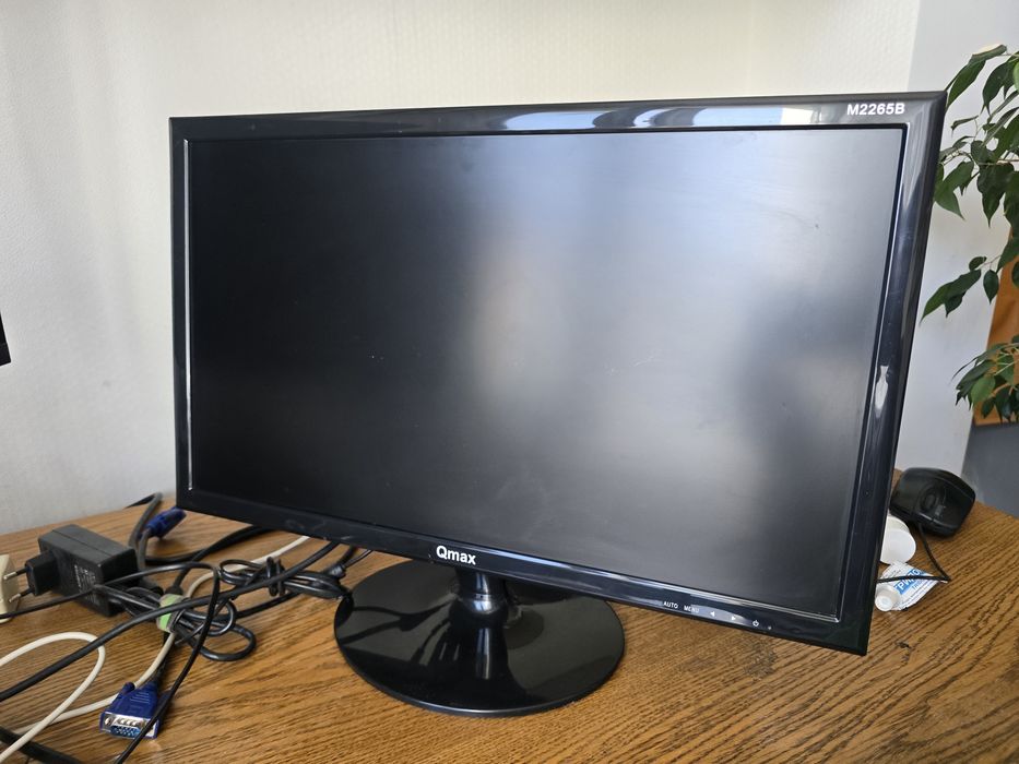 Монитор Qmax M2265b 21,5"