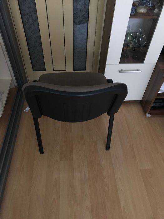 Два офис стола в бежово за 40 лева двата