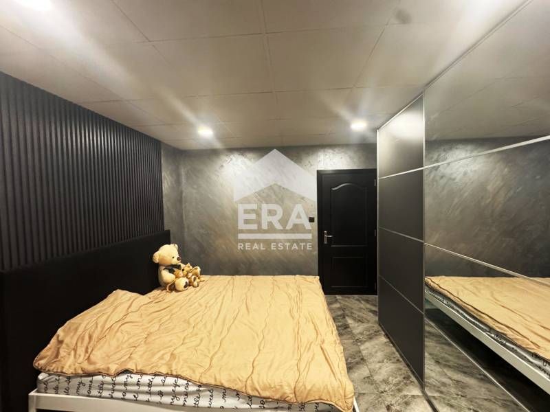 Продава се Четиристаен апартамент в Русе, Дружба 3 - 101 кв.м за 1090 €/кв.м - Снимка #11