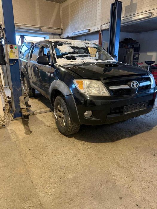 Dezmembrez Toyota Hilux 2.5   2005-2015