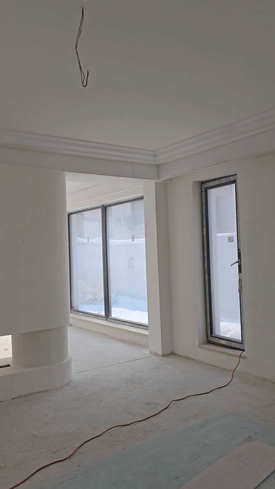 Echipa Meseriasi, specializați in: Constructii Case (Roșu, gri, cheie)