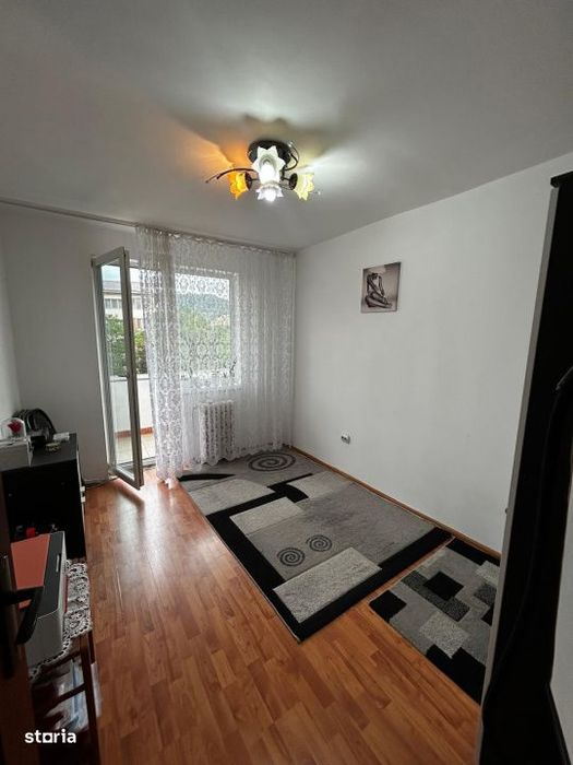 Apartament 4 camere, 87 mp utili, etaj 1, Zona Semilina