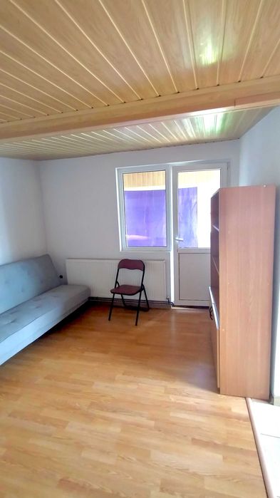 Inchiriez garsoniera Bulevard etaj 3