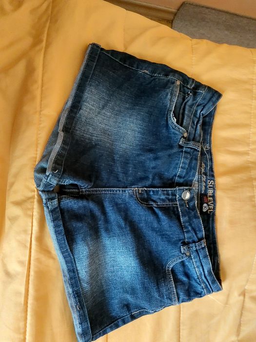 Промоция на къси дънкови панталонки